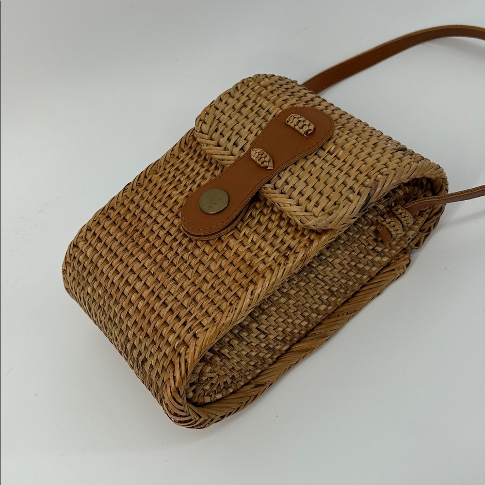 Elegant Brown Woven Rattan Cellphone Crossbody Bag Inside Boho Lining Travel - Picture 5 of 10